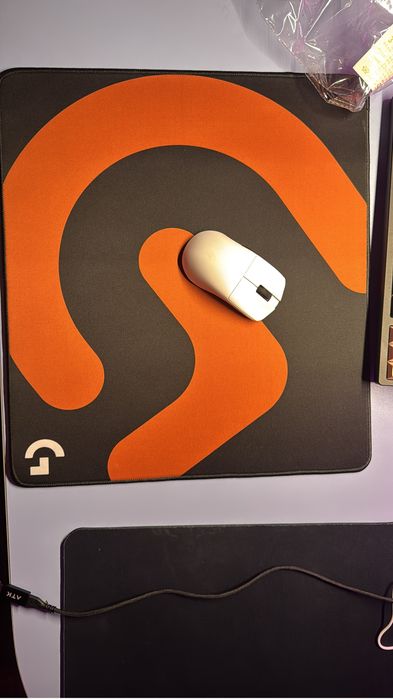 Продам игровые коврики Logitech