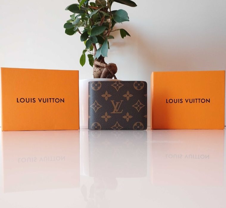 Louis Vuitton портфейли черни