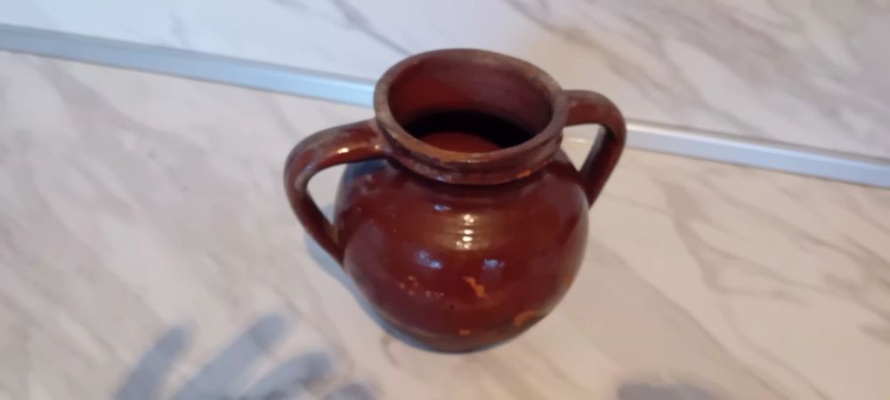 Стари порцеланови и керамични изделия.
