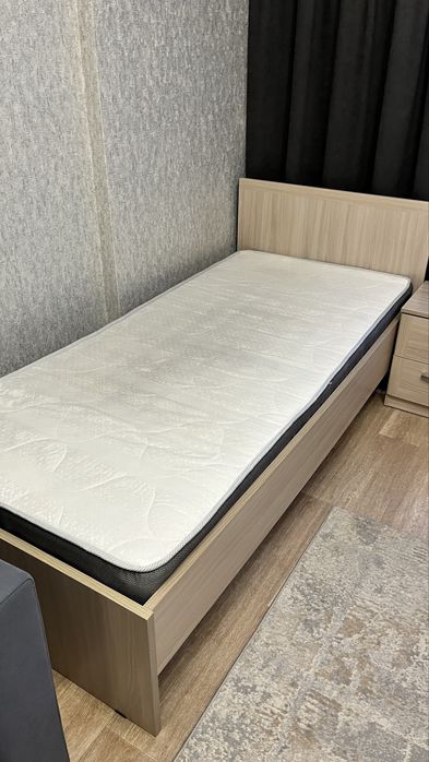 Срочно продам кровать с матрасом