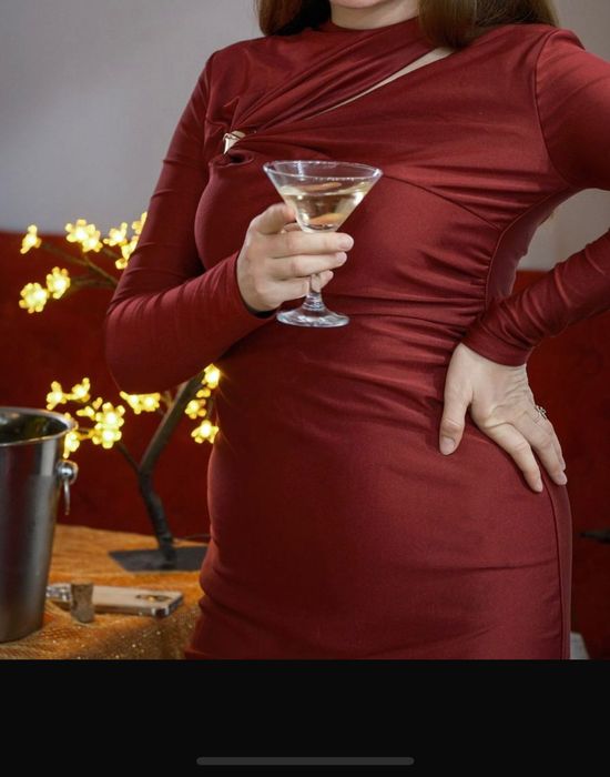 Вечернее платье цвета марсала