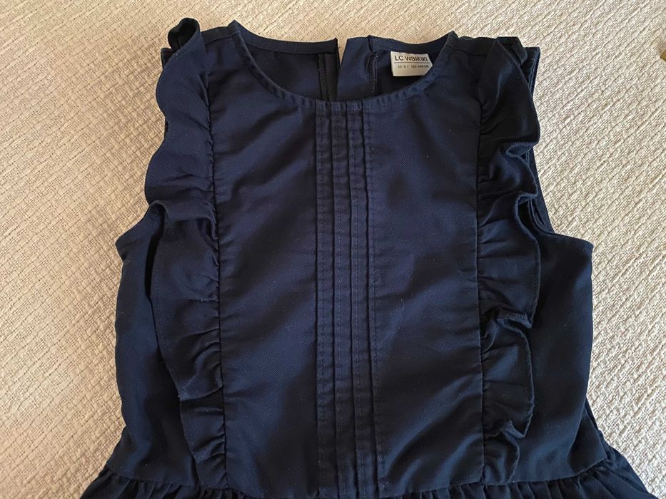 Тъмносиня, плътна рокля