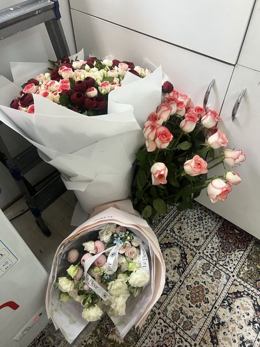 букет/ цветы подарили вчера , 3 букета