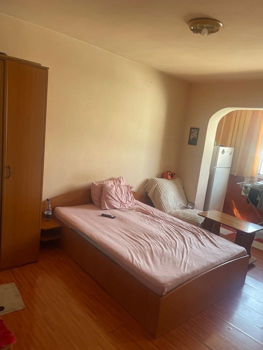 Garsoniera dd vanzare in m6 lângă vatra