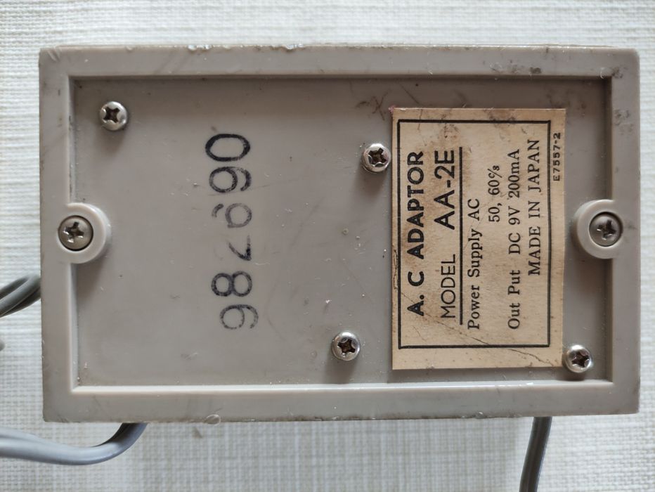 Японски винтидж адаптер за напрежение