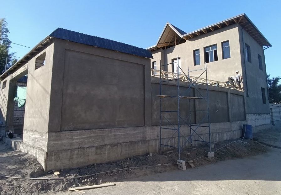 Участка дом продоется Чирчик 500 ка, 2 этаж, 6 ком, 198м2, 3 сотих