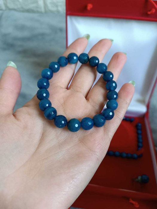 Продается комплект из синего агата