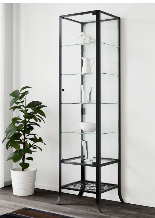 Продам витрину-шкаф IKEA
