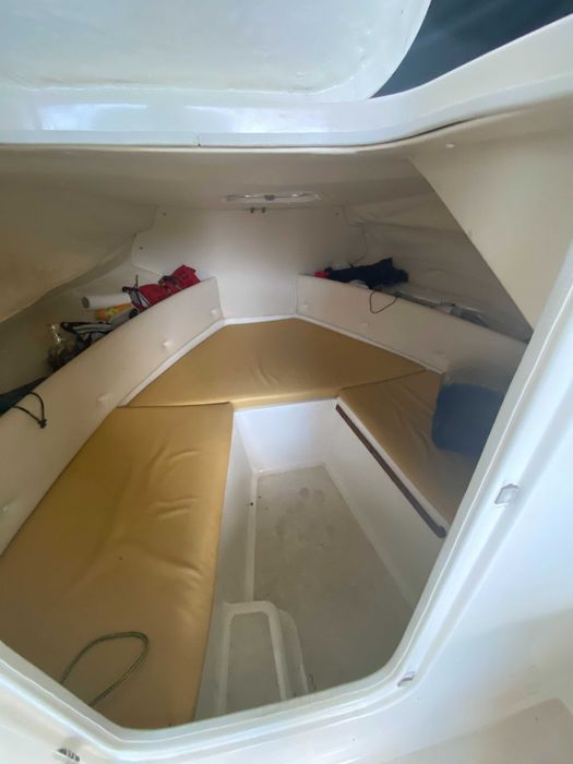 Vând barcă Bluestar Ventura 5,30 m cu cabină + Suzuki 90 CP + peridoc Marlin 2 axe
