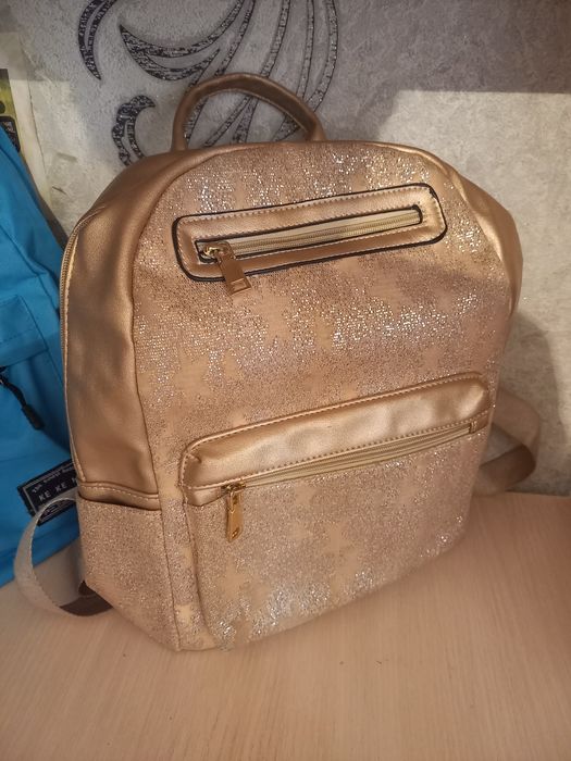 Продаются школьные портфели