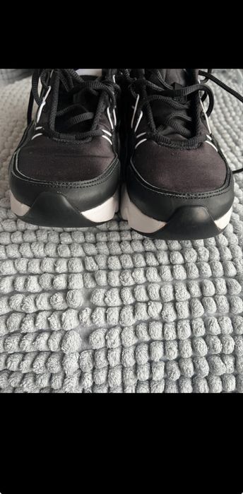 Adidasi nike.