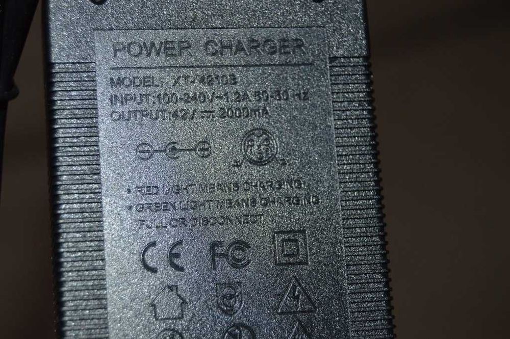 Incărcător trotineta XT-4210B 42V, 2A, mufă cu 3 pini, nou