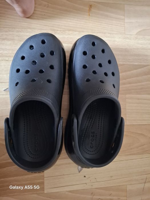 Crocs  lconic comfort