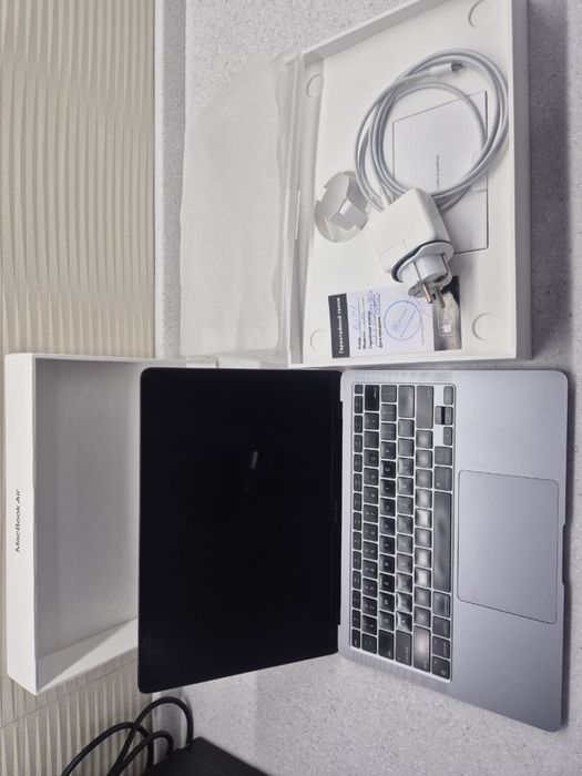 Macbook air M1 8/256