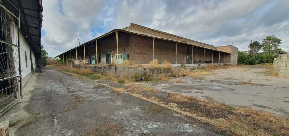 Продаётся 1 га производственная база