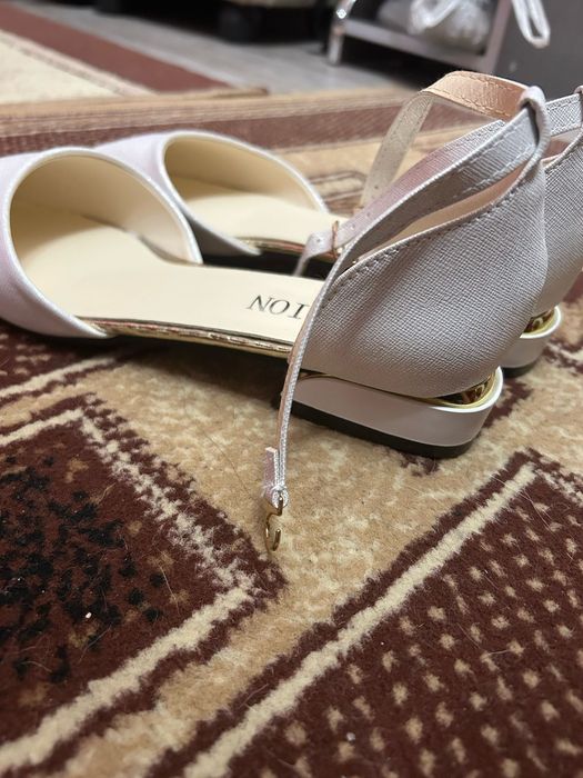 Продам туфли новые 38-39