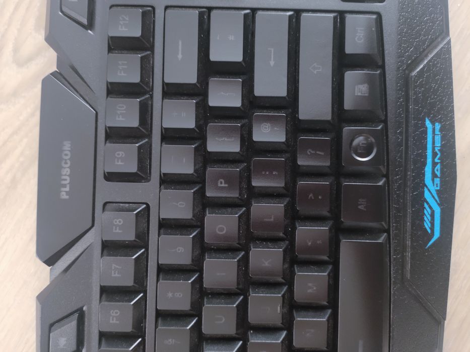 Tastatura gaming cu lumini