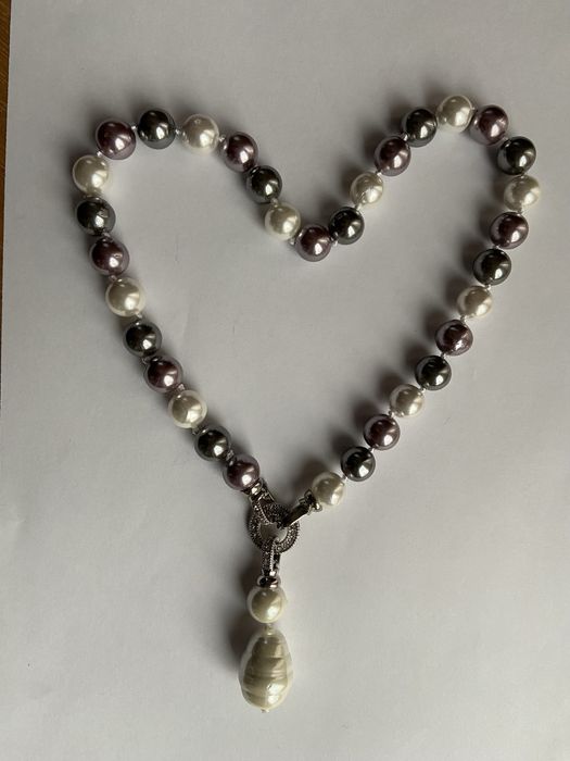 Colier din perle cu inchizatoare de metal
