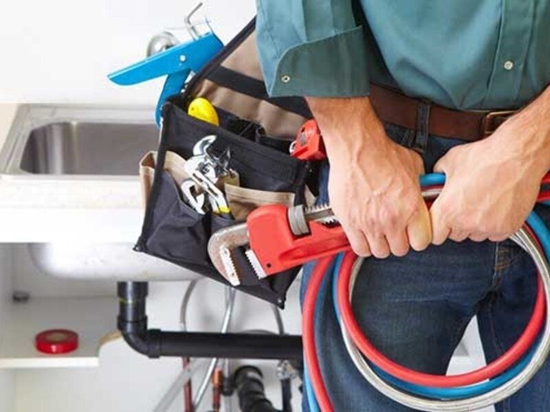 Instalator apa reparati sanitare desfundari  non stop