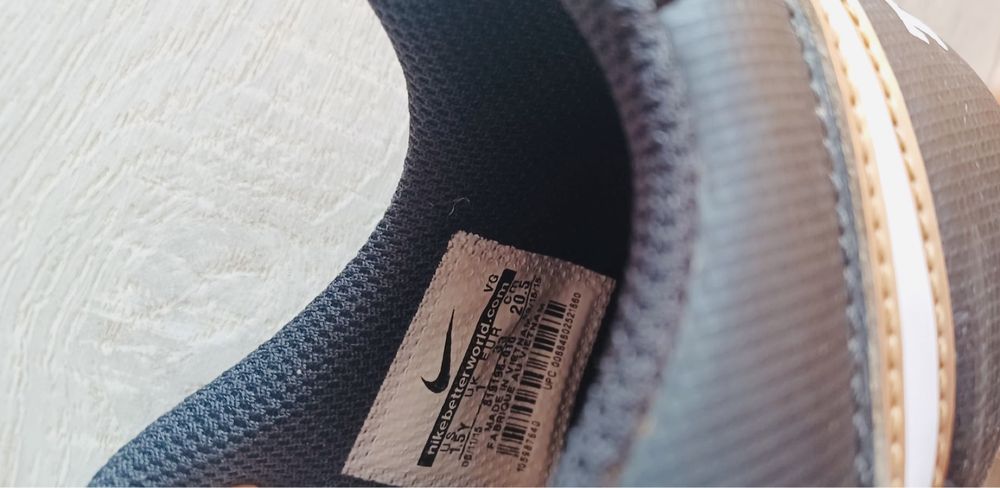 Adidasi crampoane 33