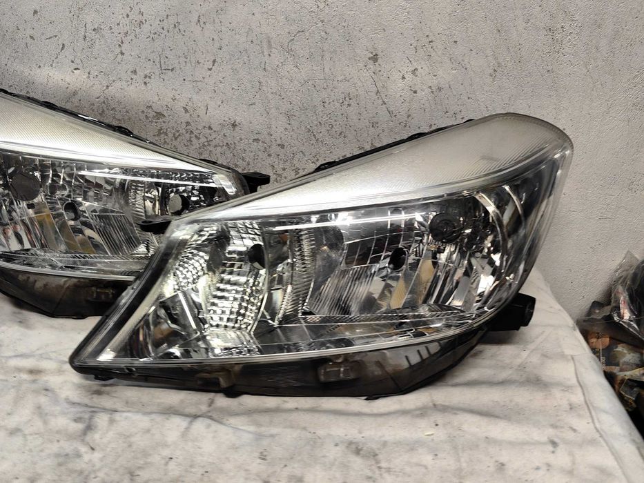 Оригинални фарове Тойота  Ярис  Toyota Yaris 2011-