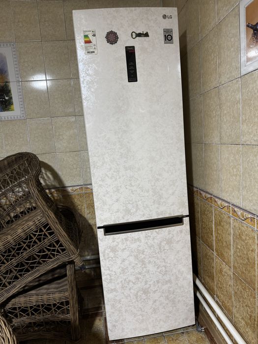 Продам холодильник LG