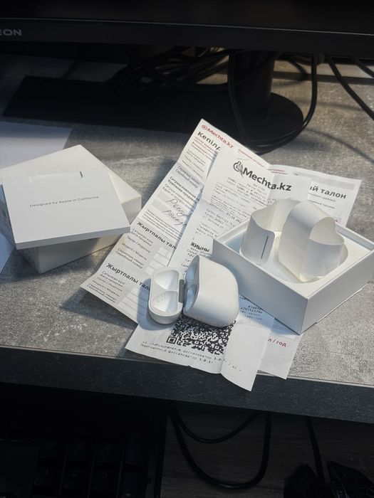 AirPods 4 кейс оригинальный