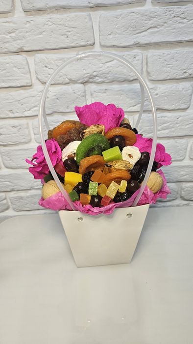 Подарок из сухофруктов