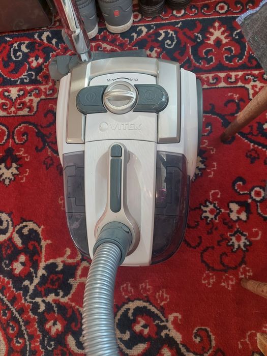Пылесос Vitek, с аквафильтром