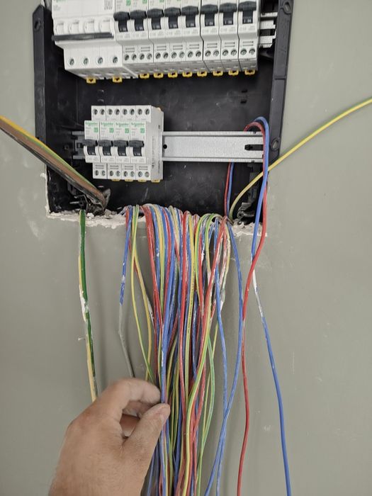 Electrician  rigips particular