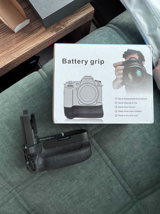 Батериен Грип/Battery Grip for Sony A7 IV (A9II/A7R4/A7M4/A7RM4)