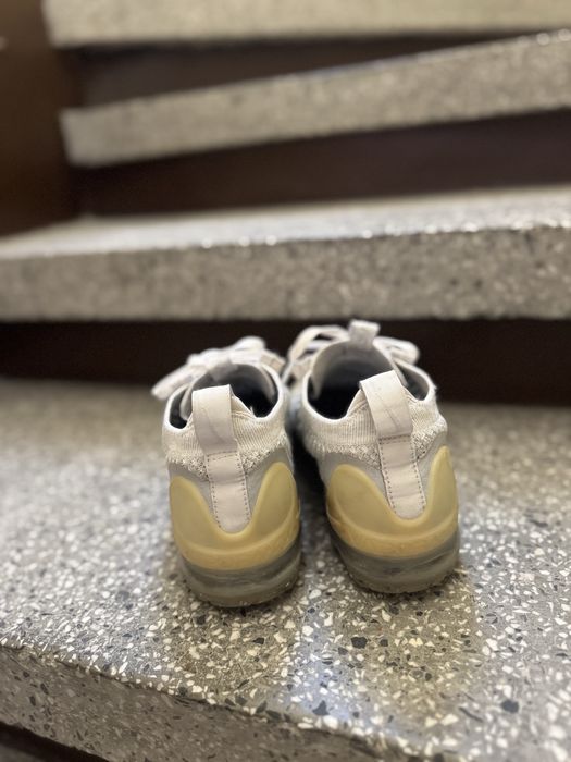 Бели обувки  Nike Vapormax