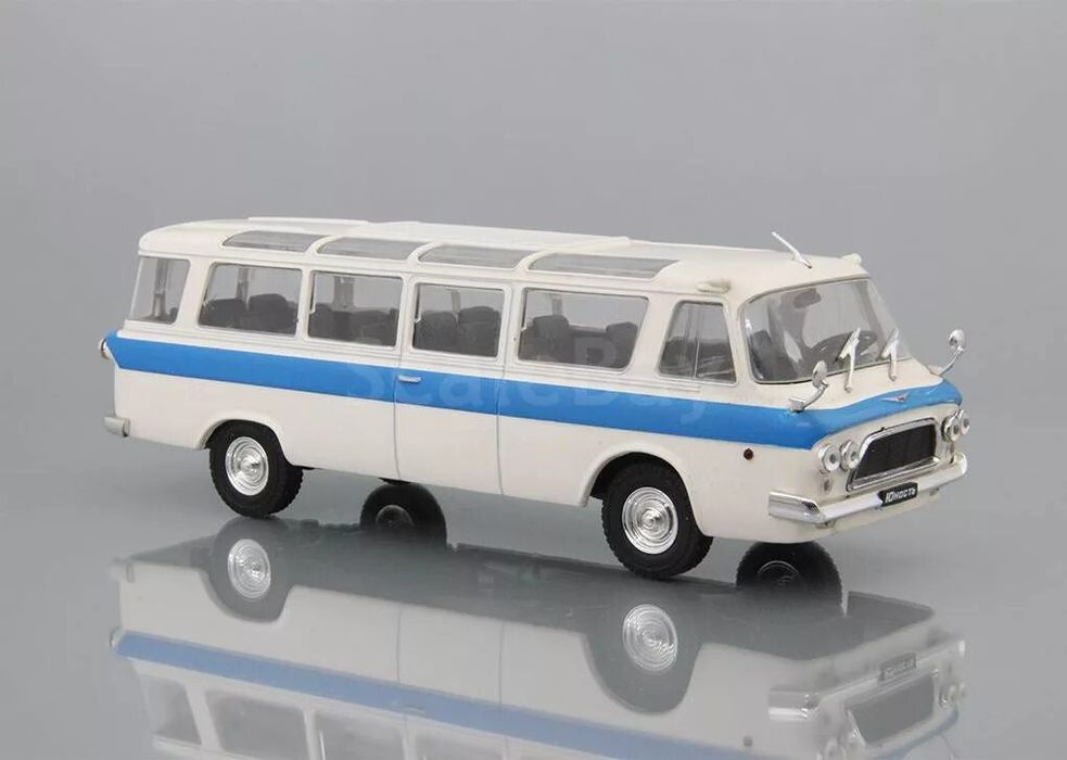 Модель 1/43  ЗИЛ 118 Юность