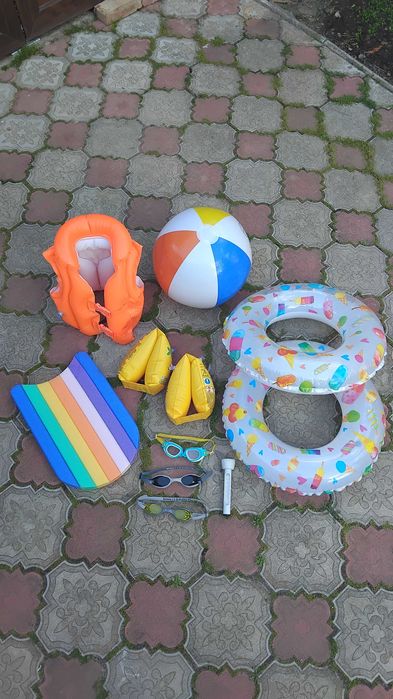 Accesorii pentru piscina: minge, vesta gonflabila, ochelari, colac, etc. / REDUCERE!