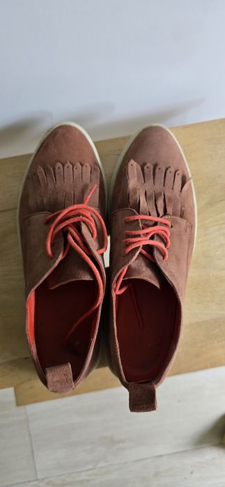 Велурени обувки Benetton