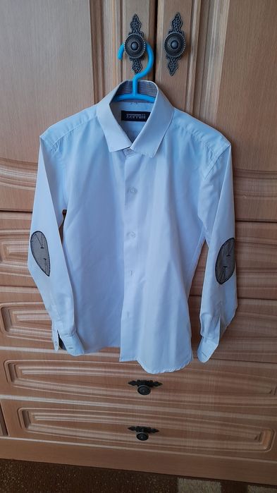 Продам школьные рубашки на мальчика