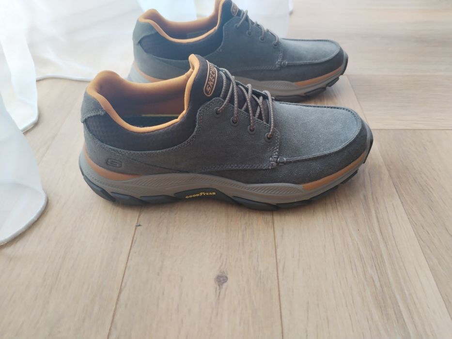 Vand pantofi Skechers noi. 42.5