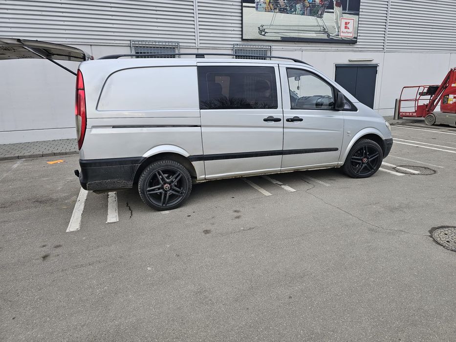 Vând mercedes vito  model 111 cdi