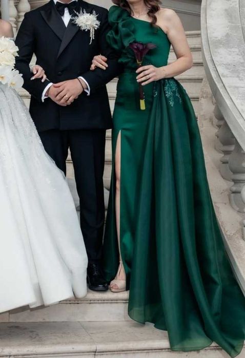 Rochie nasa tip sirena, cu trena detașabilă