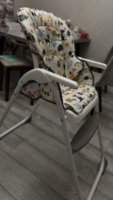 Продам стульчик для кормления бренда Joie