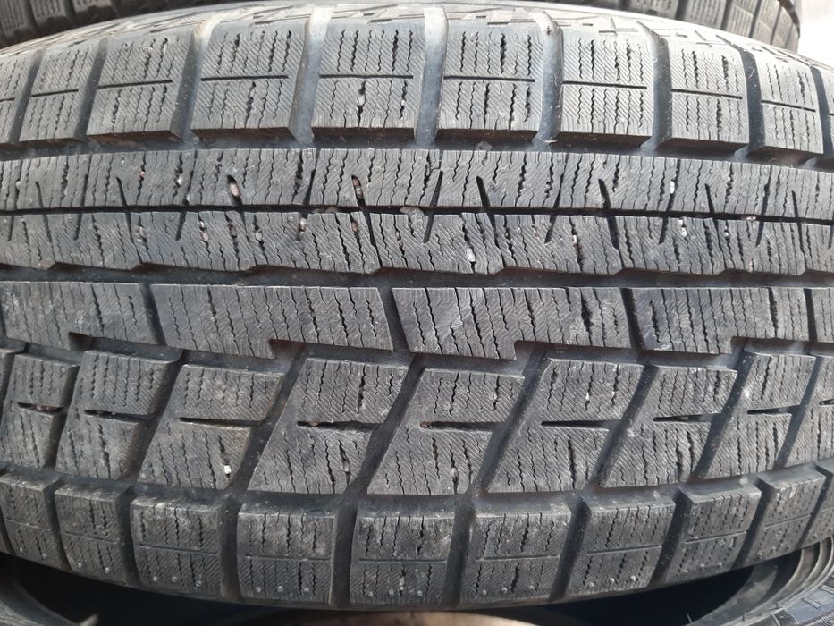 Продам шины. 215/55/17 якогама