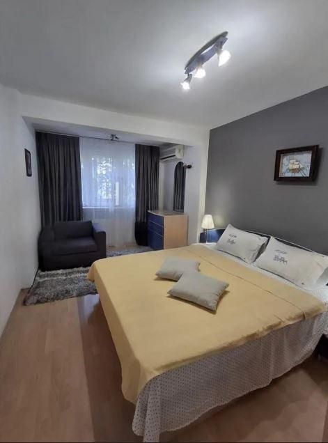 Дава се под наем Тристаен апартамент в Варна, Базар Левски - 130 кв.м за 800 € - Снимка #3