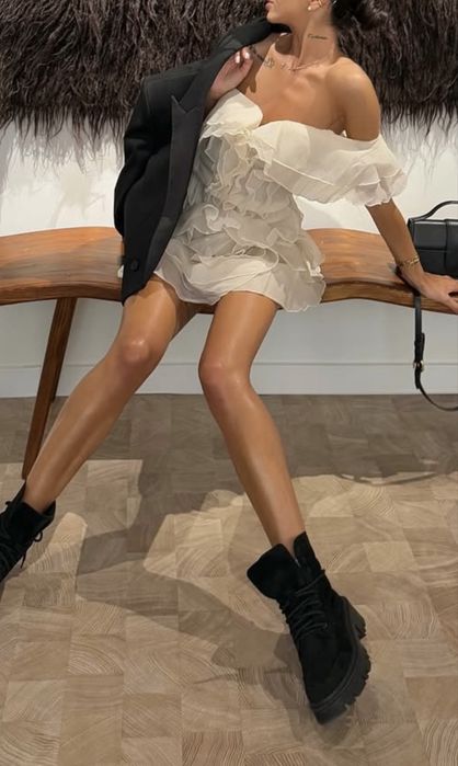 Рокля с на воали с роза