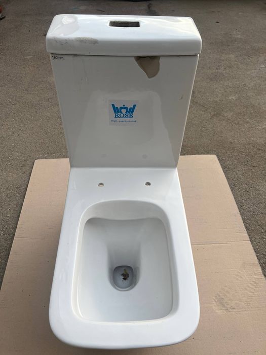 Унитаз Rose в хорошем состоянии