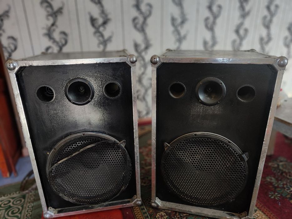 Дискет : аппарат и два колонка