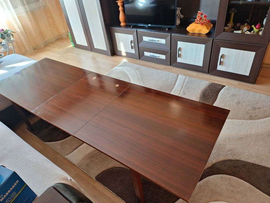 Разтегателна холна маса