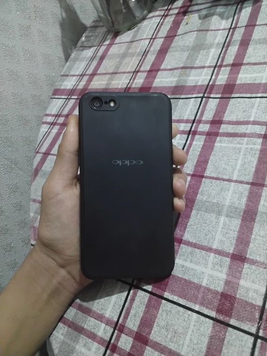 Продам телефон oppo a71 срочно