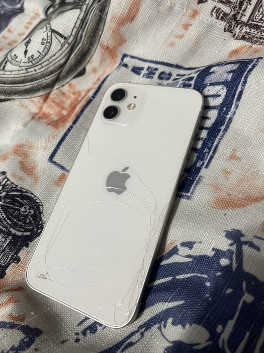 Продам айфон 12