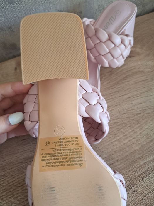 Дамски розови обувки на дебел ток Weeboo