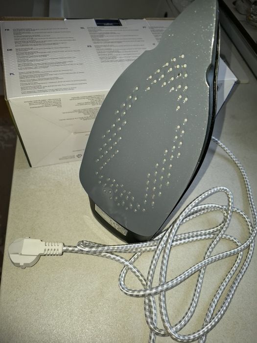 Чисто нова ютия - Russell Hodds